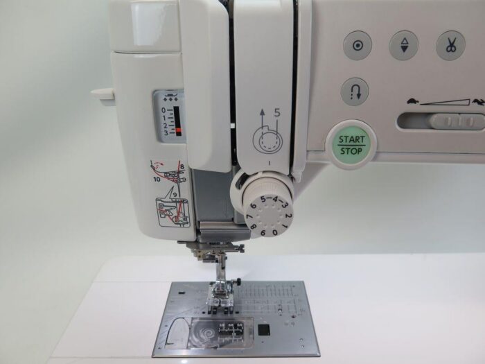 Elna Excellence 720 Pro - Imagen 3